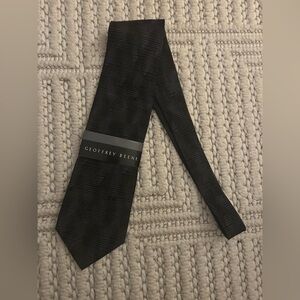 Geoffrey Beene Men’s Black Grey Blue 100% Silk Tie - Made in Korea NWT